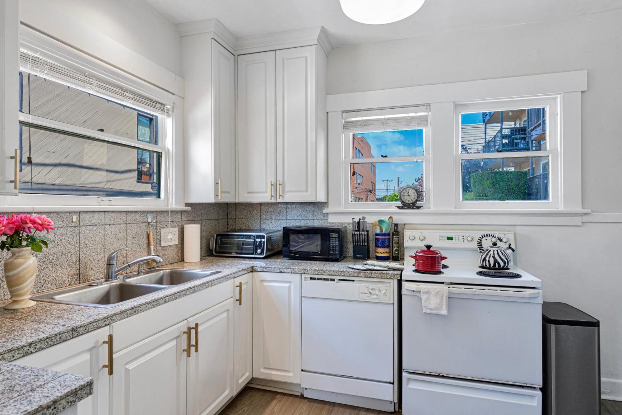 Vintage 3 Bedroom Home In Prime Eastlake Seattle With Private Parking Esterno foto